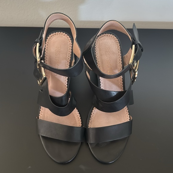 Restricted strappy sandals - Picture 3 of 6